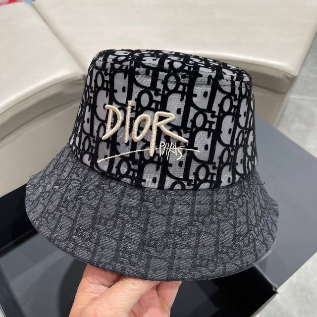 Dior迪奥 夏季新款专柜男女款遮阳渔夫帽 大牌出货 超方便 好搭 出街必备
